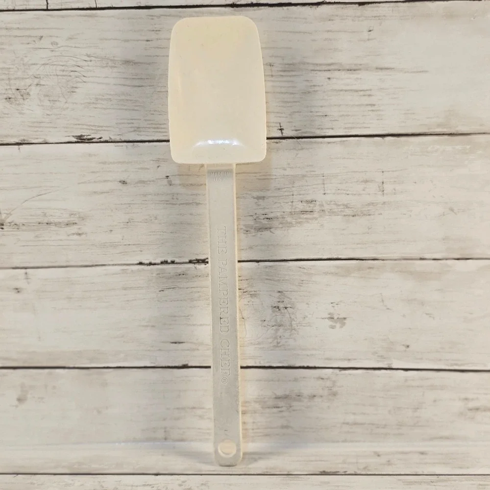 The Pampered Chef Skinny‎ Scraper White Silicone Spatula Kitchen Tool 1655 USA